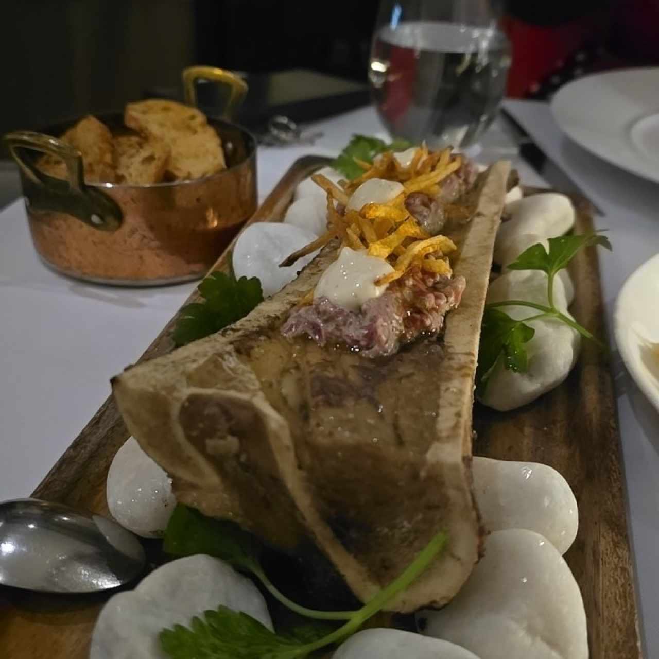 Steak tartar trufado con tuétano