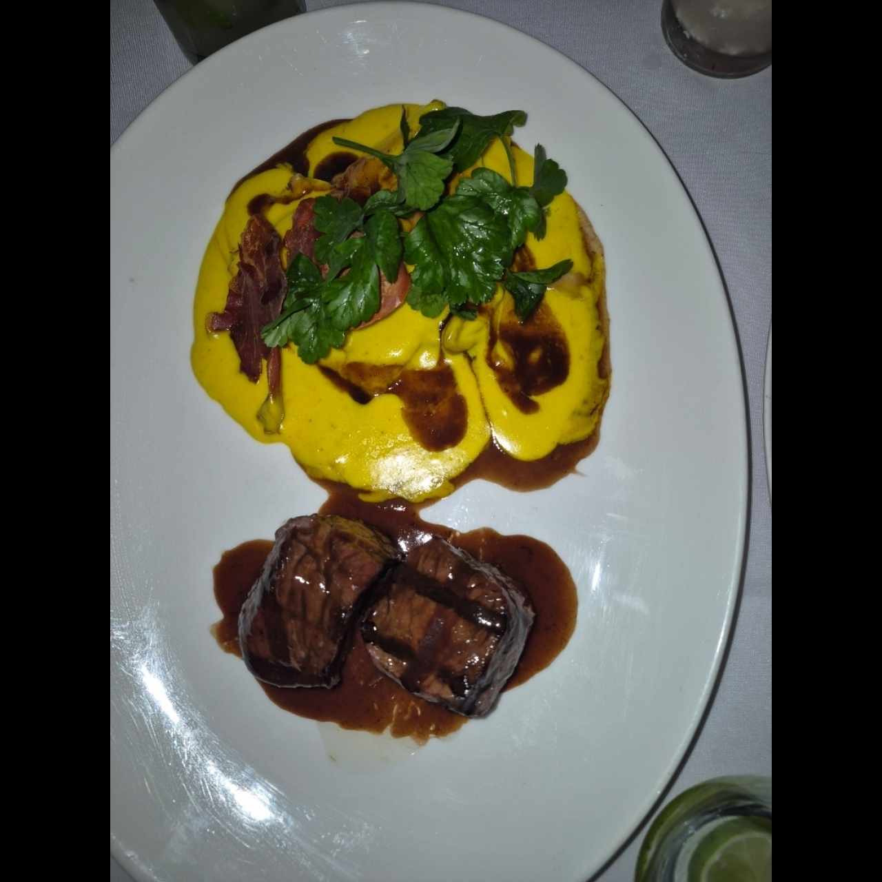 Filete de ternera con raviolis de champiñones y ricotta