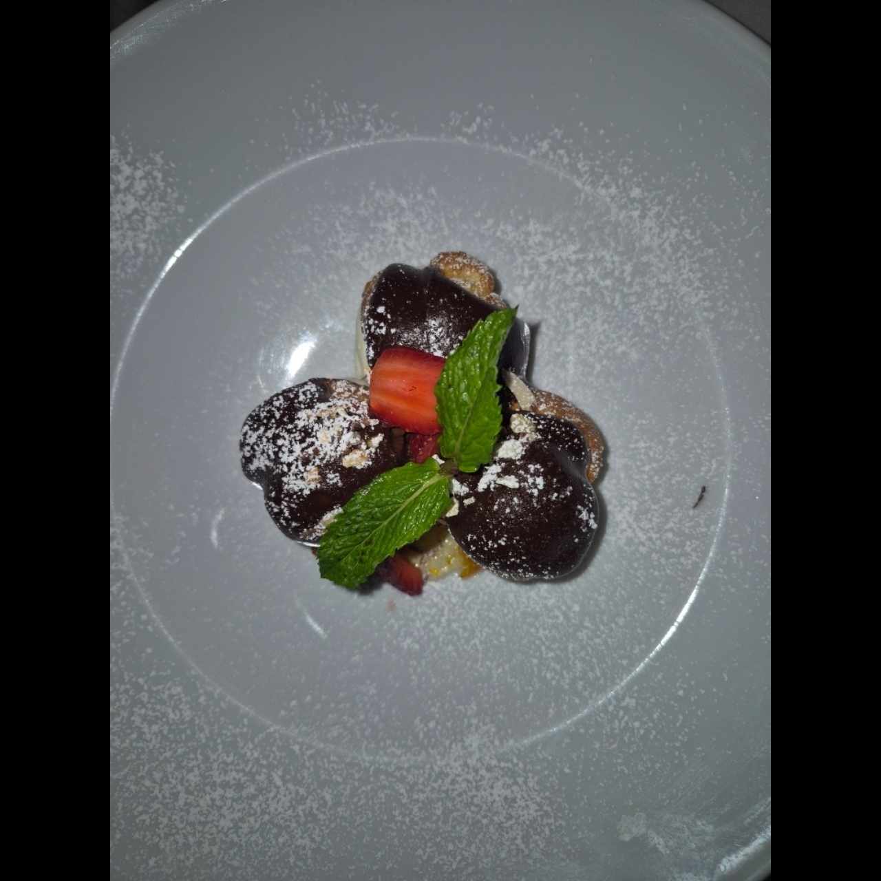 NUESTROS POSTRES - Profiteroles