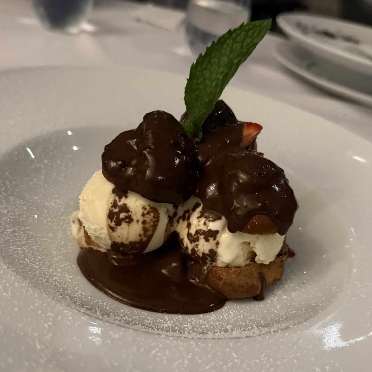 NUESTROS POSTRES - Profiteroles