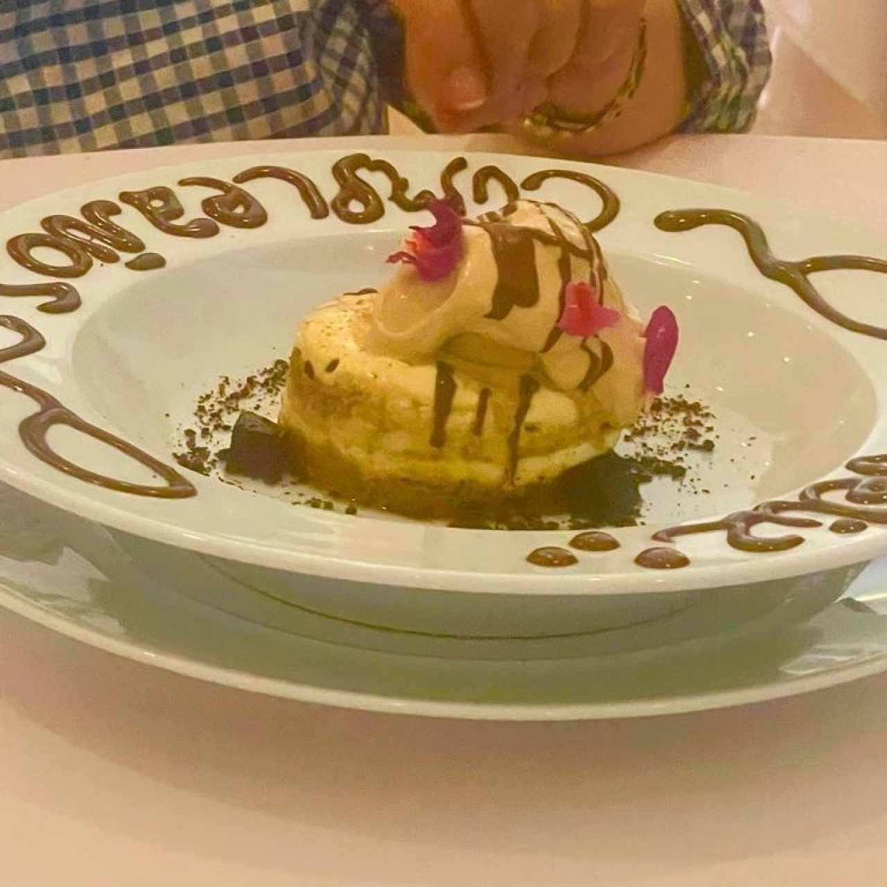 Tiramisú de Baileys (Helado de Café. Chocolate Negro, Gelatina de Kahlua y Espuma de Cappuccino)