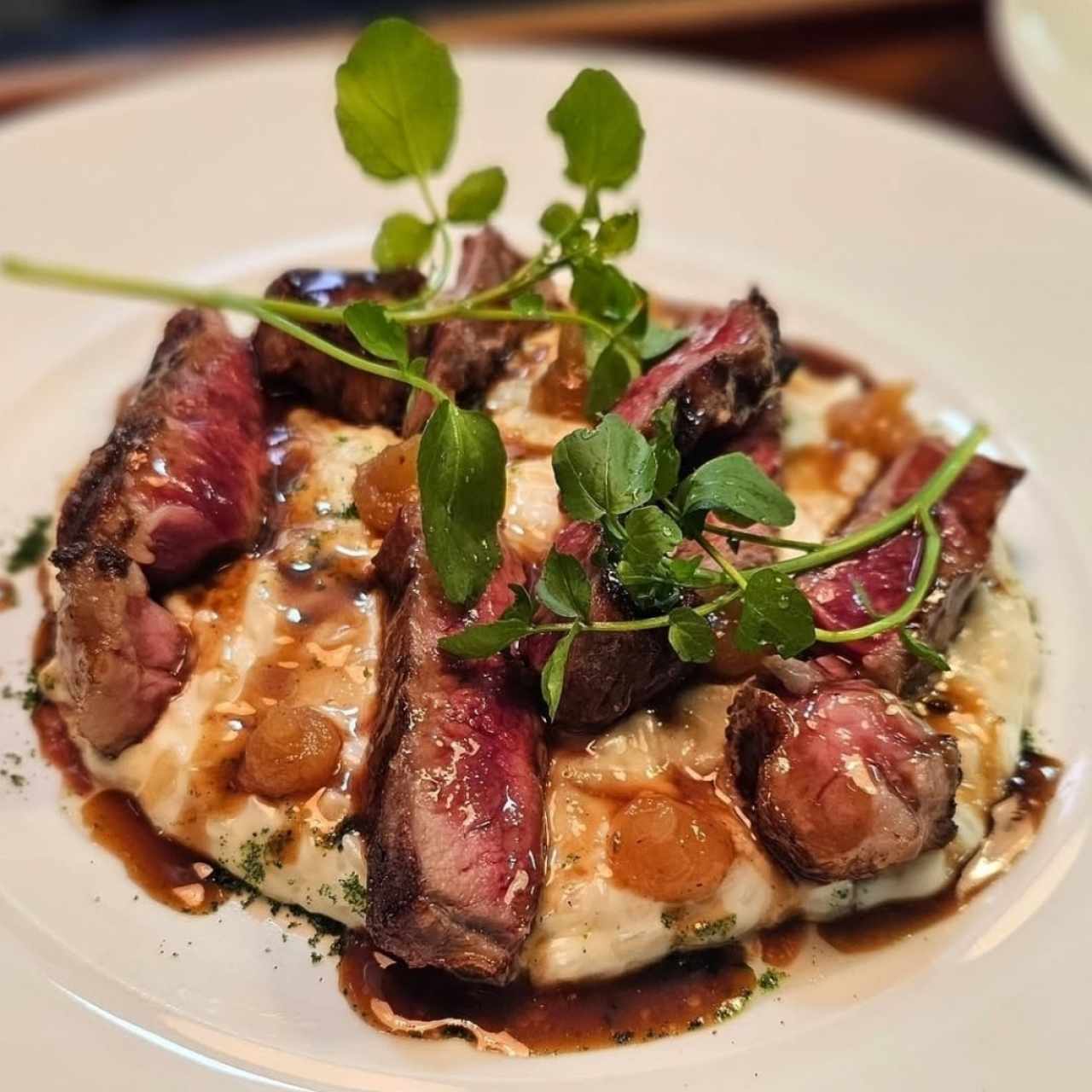 Arroz meloso de queso de cabra con rib eye