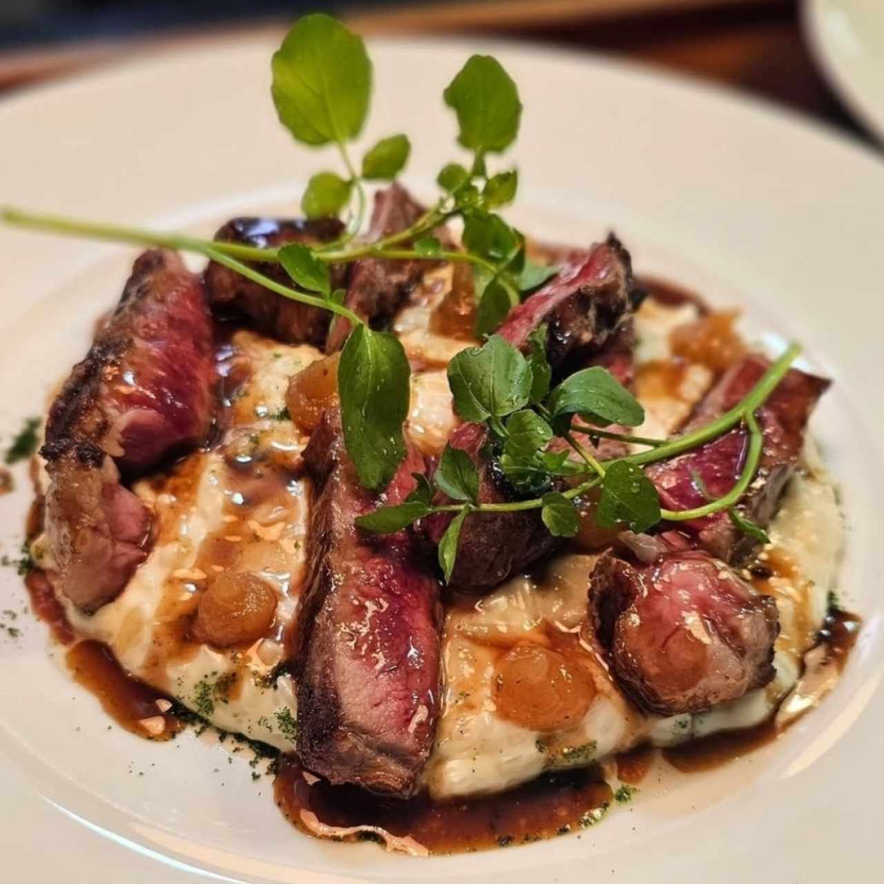 Arroz meloso de queso de cabra con rib eye