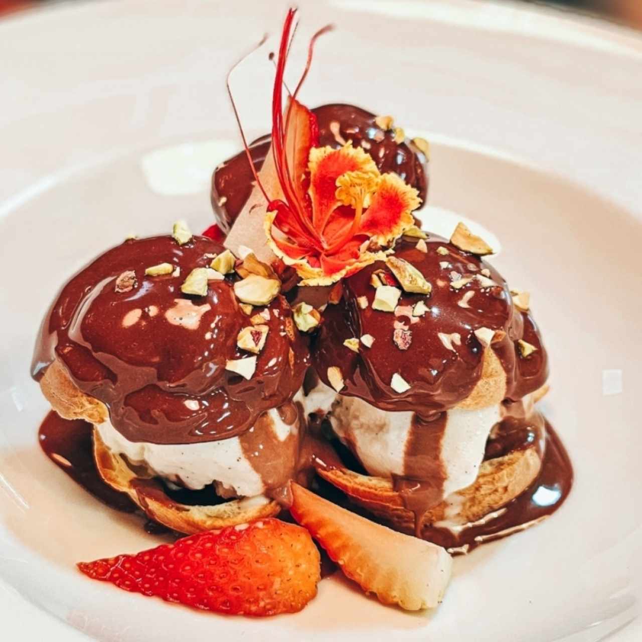 NUESTROS POSTRES - Profiteroles