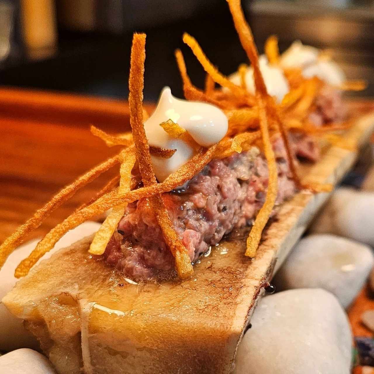 Steak tartar trufado con tuétano