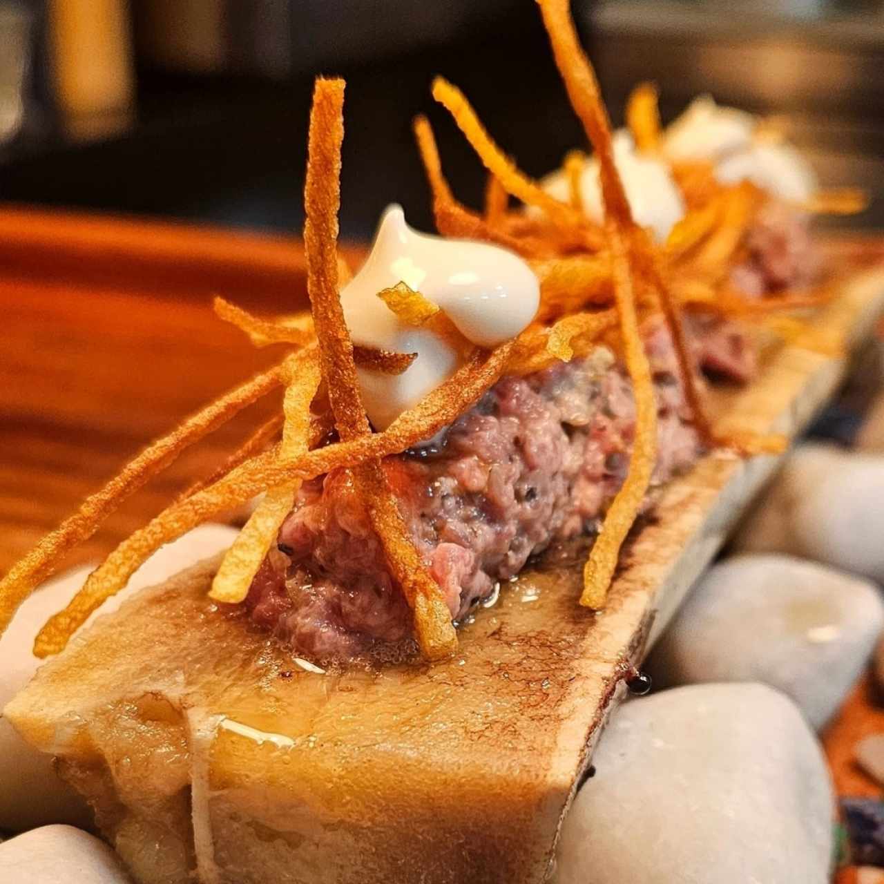 Steak tartar trufado con tuétano