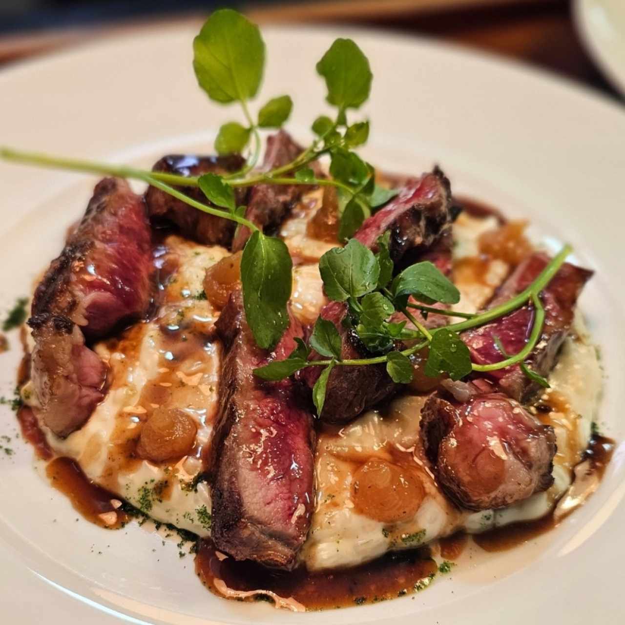 Arroz meloso de queso de cabra con rib eye