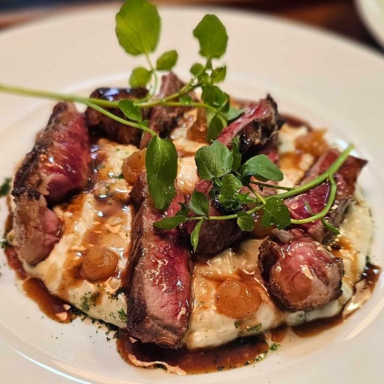 Arroz meloso de queso de cabra con rib eye