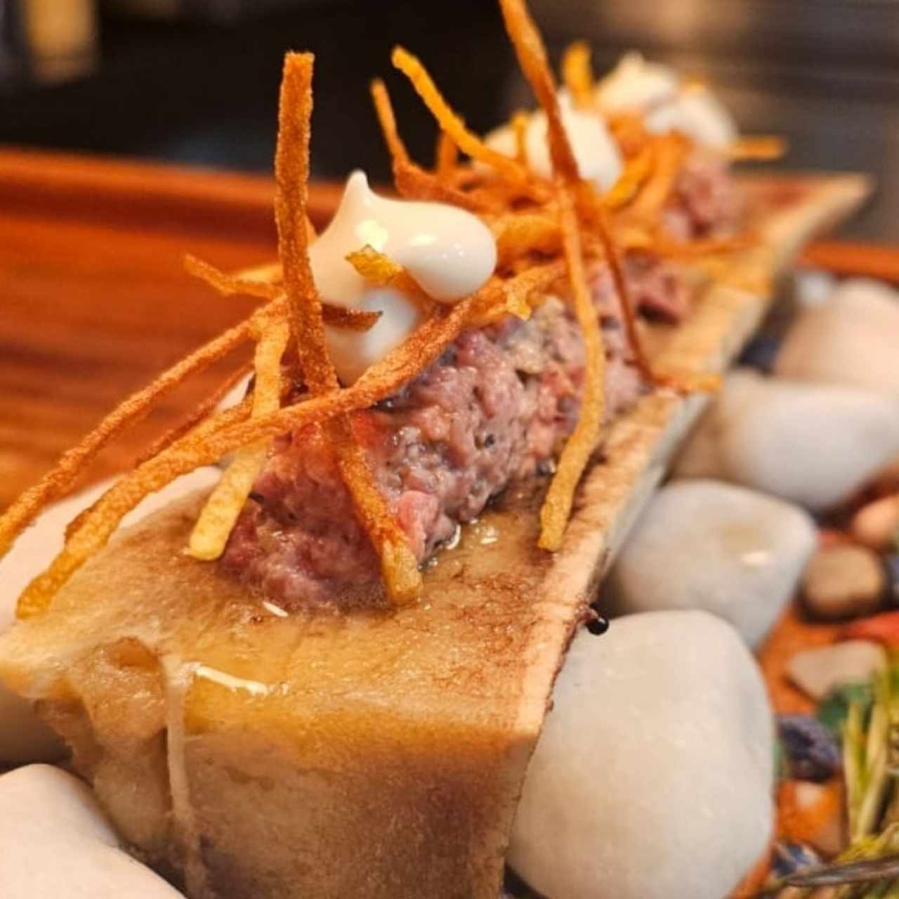 Steak tartar trufado con tuétano