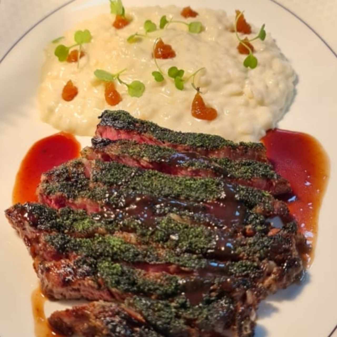 Arroz meloso de queso de cabra con rib eye
