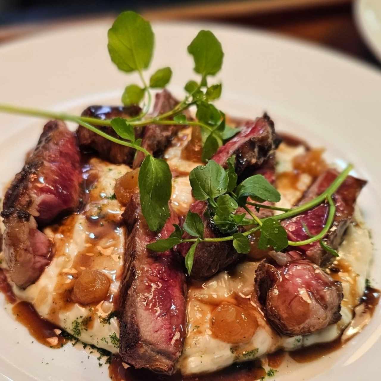 Arroz meloso de queso de cabra con rib eye