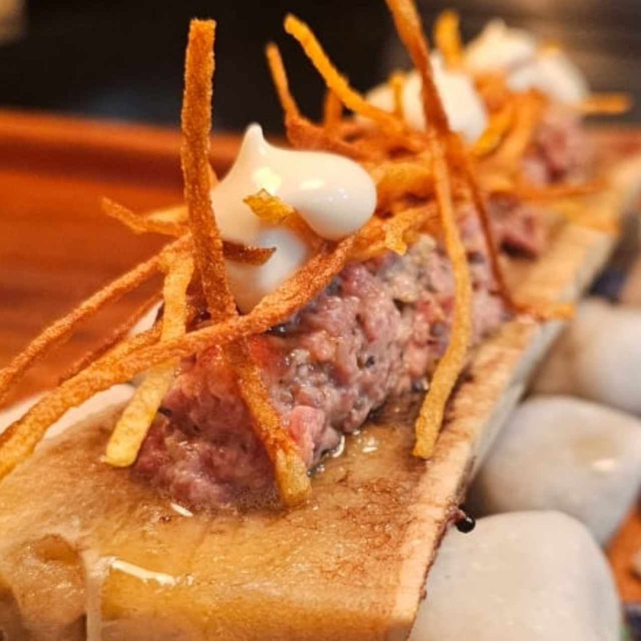 Steak tartar trufado con tuétano