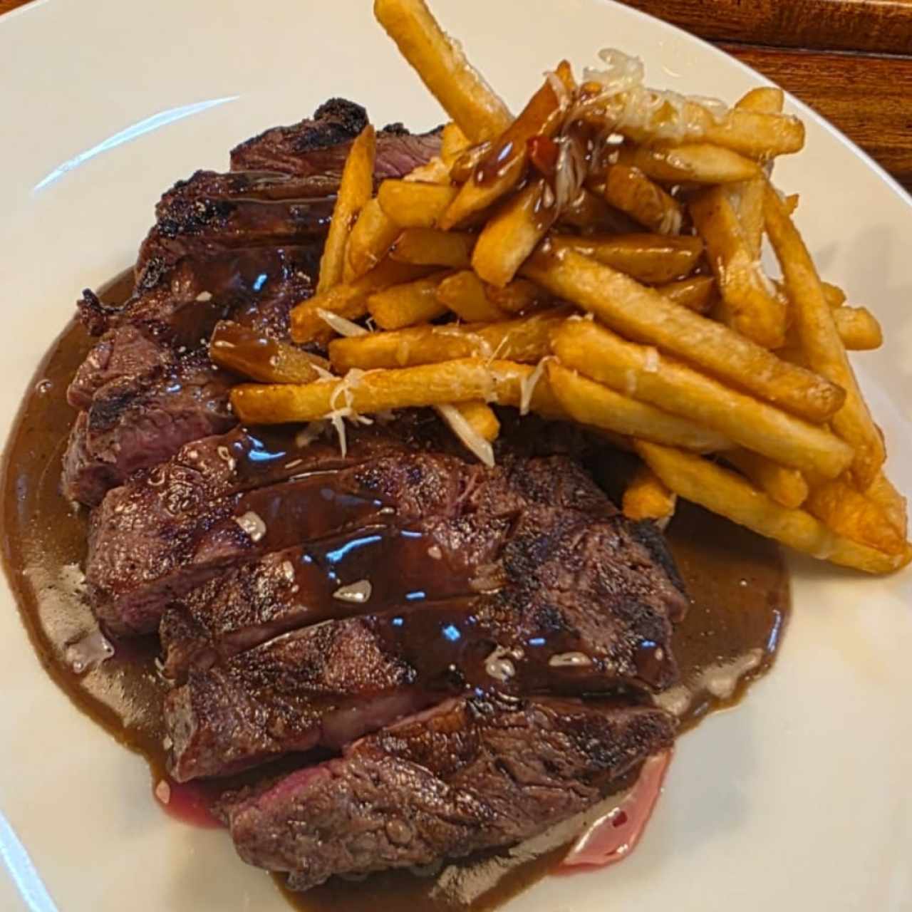 entrecôtes con salsa tres pimientas 