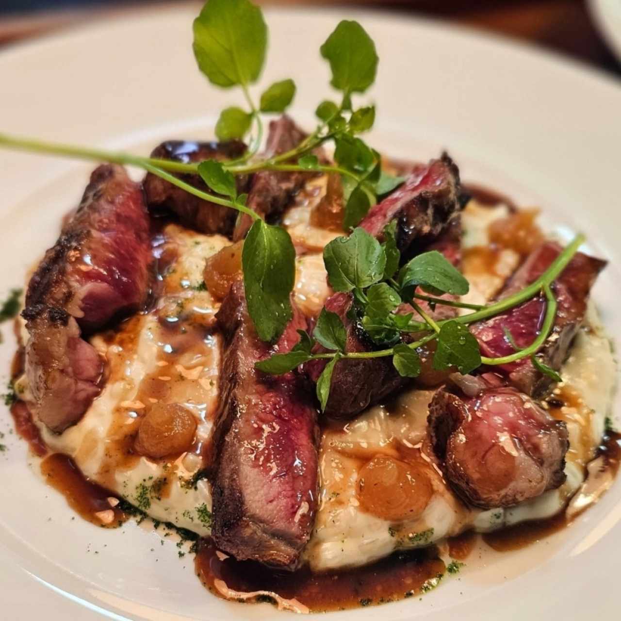Arroz meloso de queso de cabra con rib eye