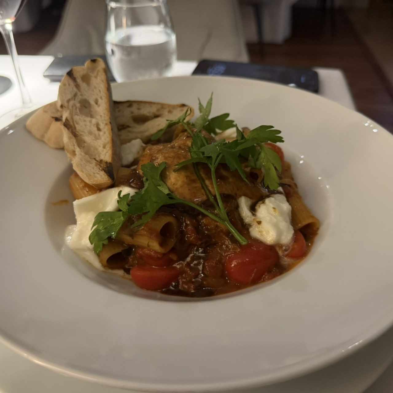 Rigatoni con ragú de cordero