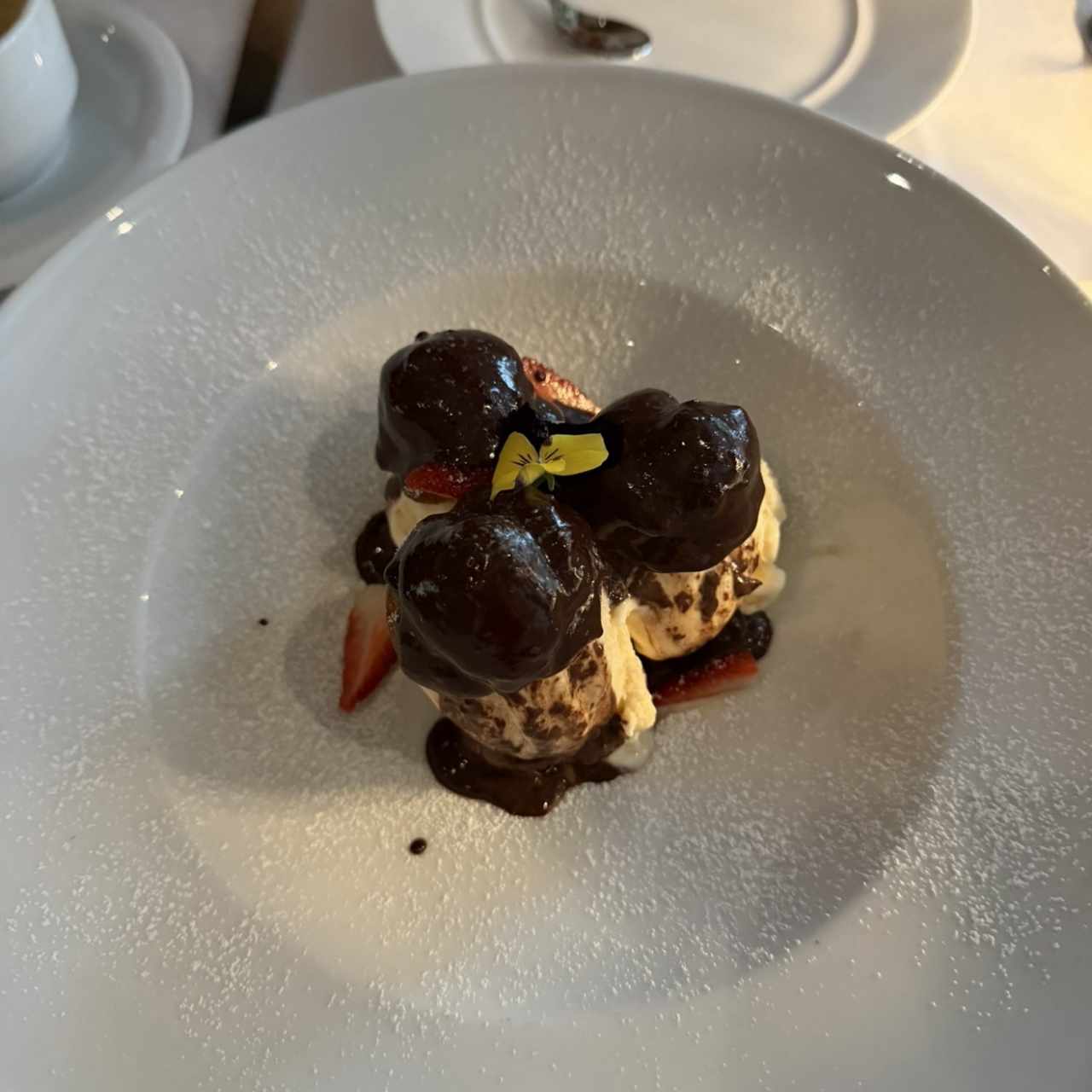 NUESTROS POSTRES - Profiteroles
