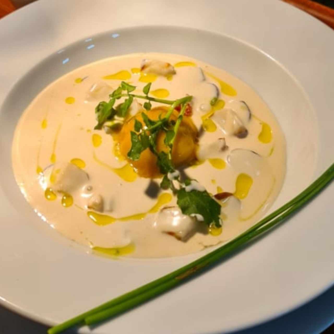 Ajoblanco con vieiras a la brasa