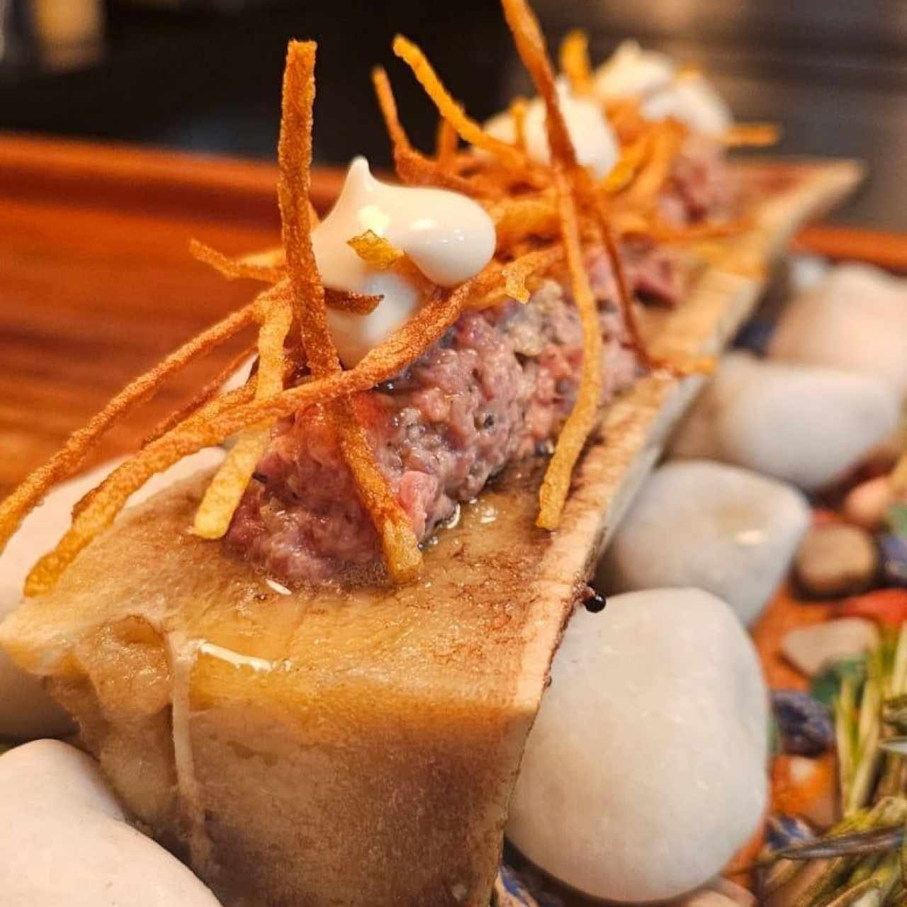 Steak tartar trufado con tuétano
