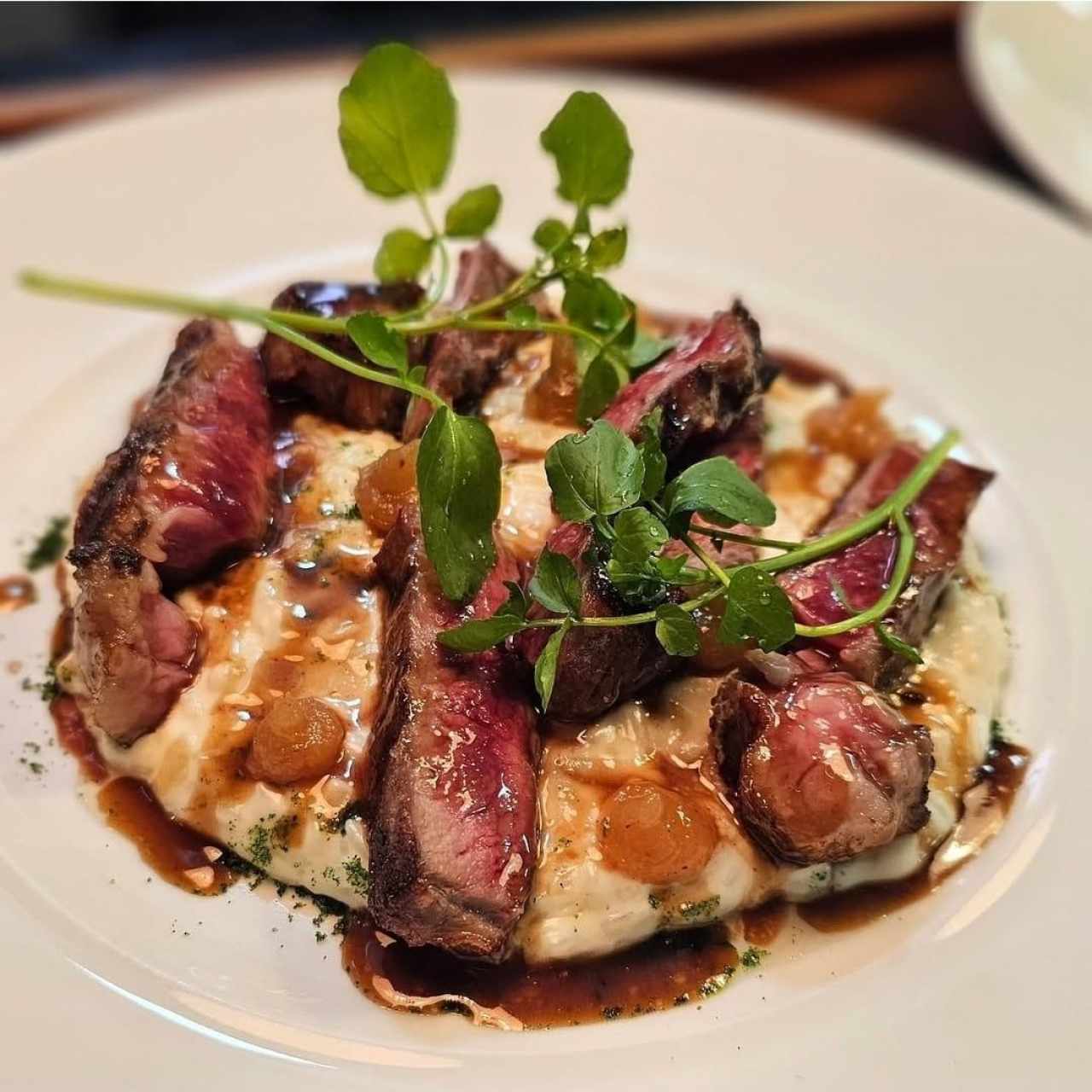 Arroz meloso de queso de cabra con rib eye