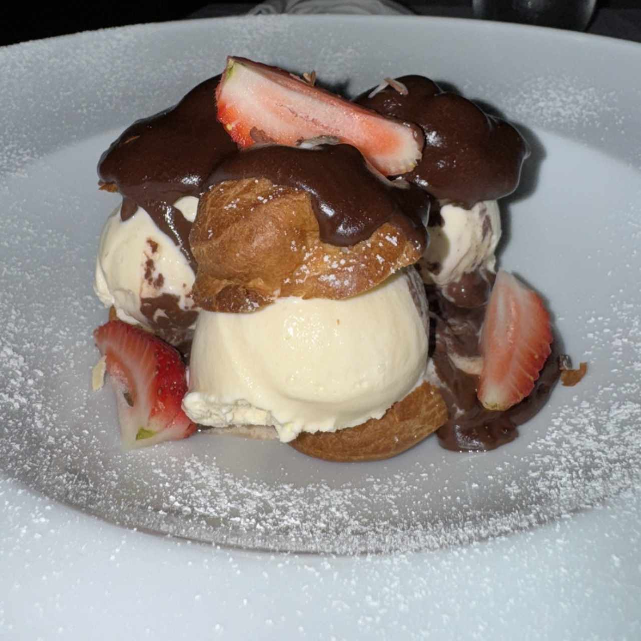 NUESTROS POSTRES - Profiteroles