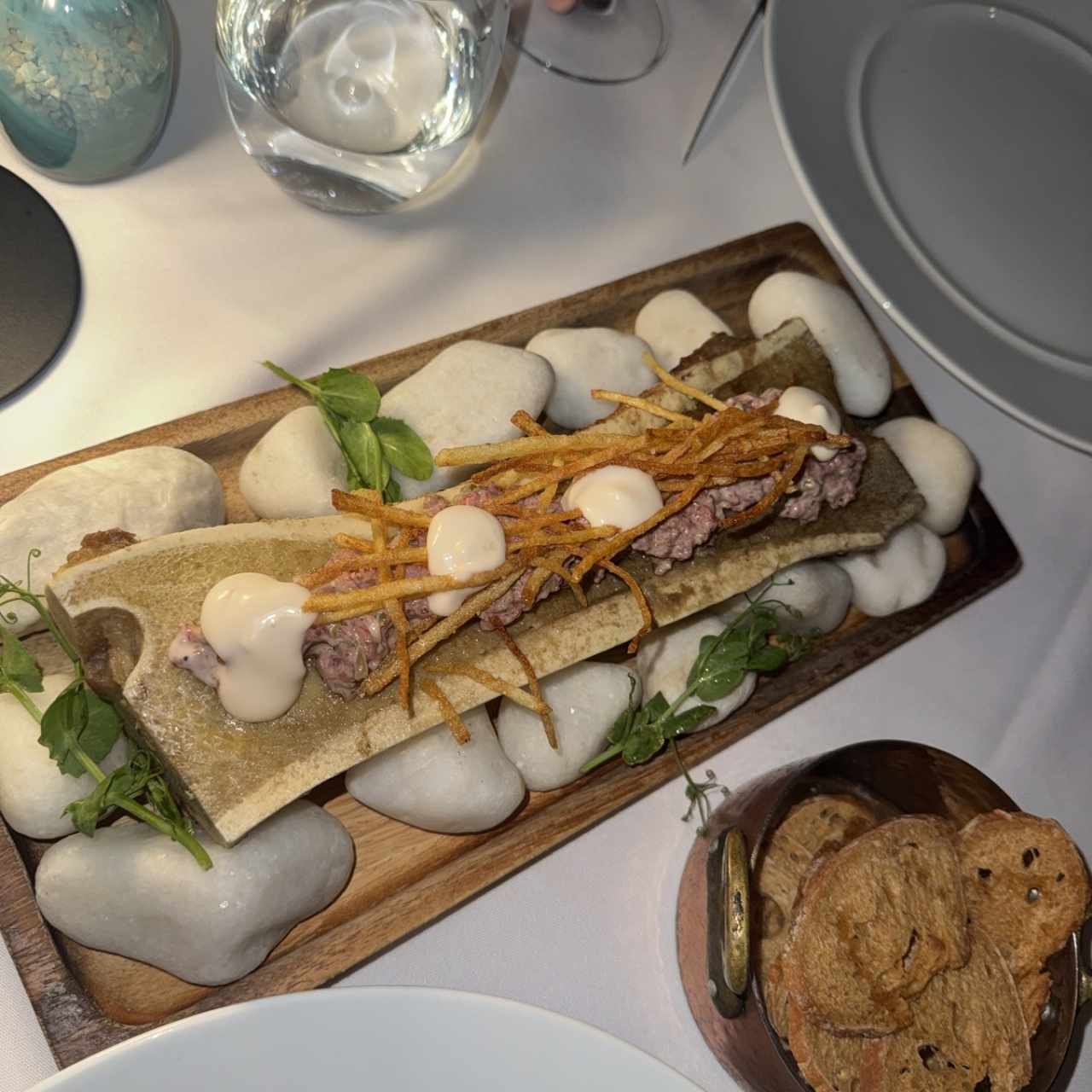 Steak tartar trufado con tuétano