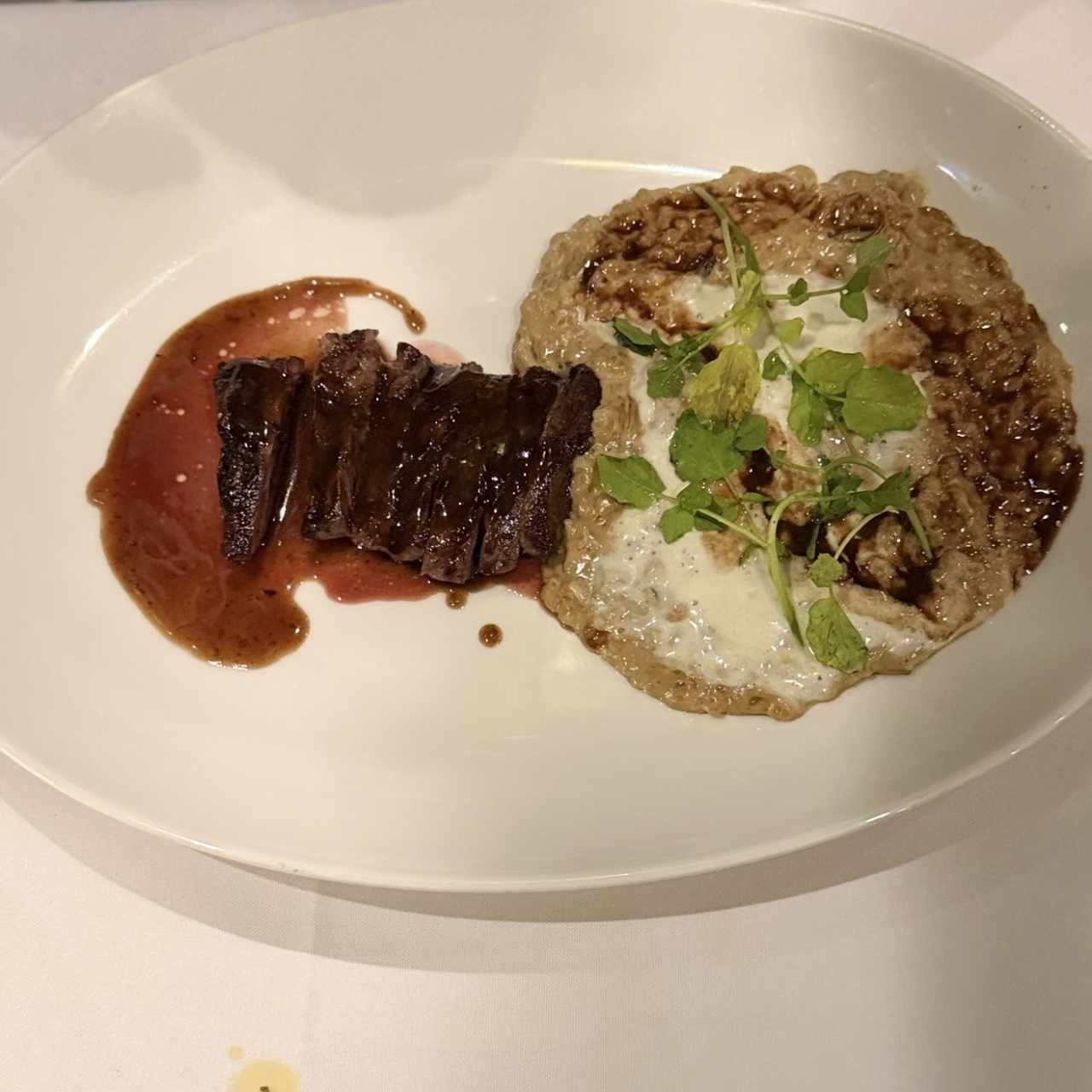 Risotto cremoso de mezcla de setas con entraña