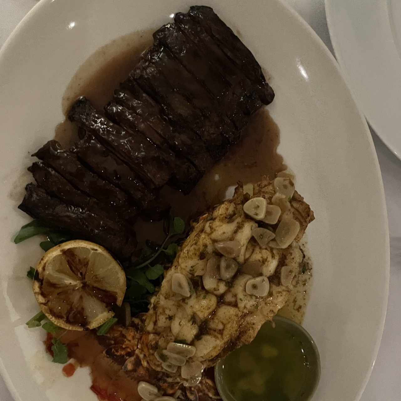 Entraña y Cola de Langosta