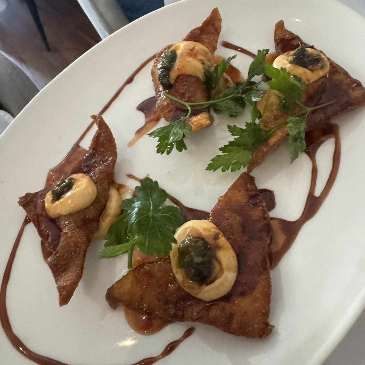 Empanaditas de wanton crujientes con chistorra