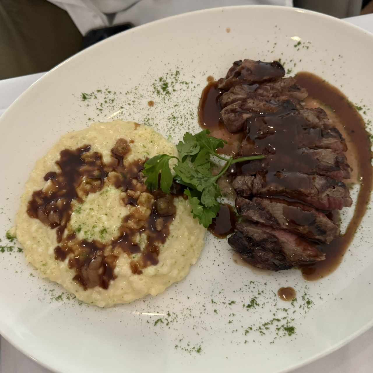 Arroz meloso de queso de cabra con rib eye
