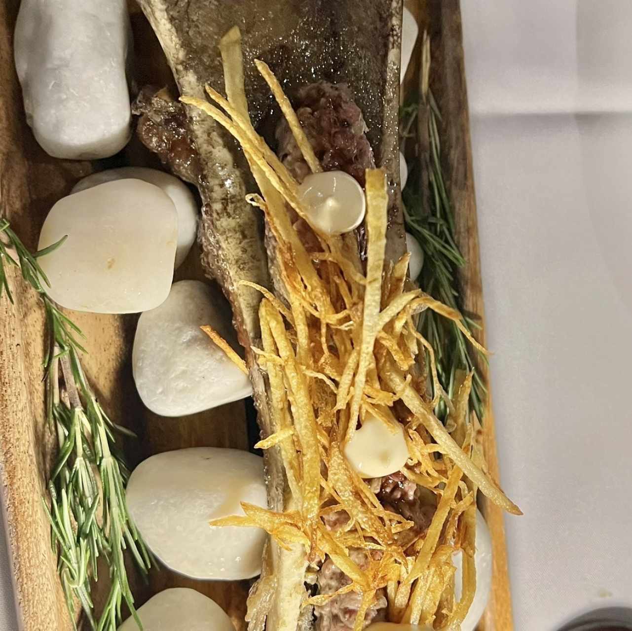 Steak tartar trufado con tuétano