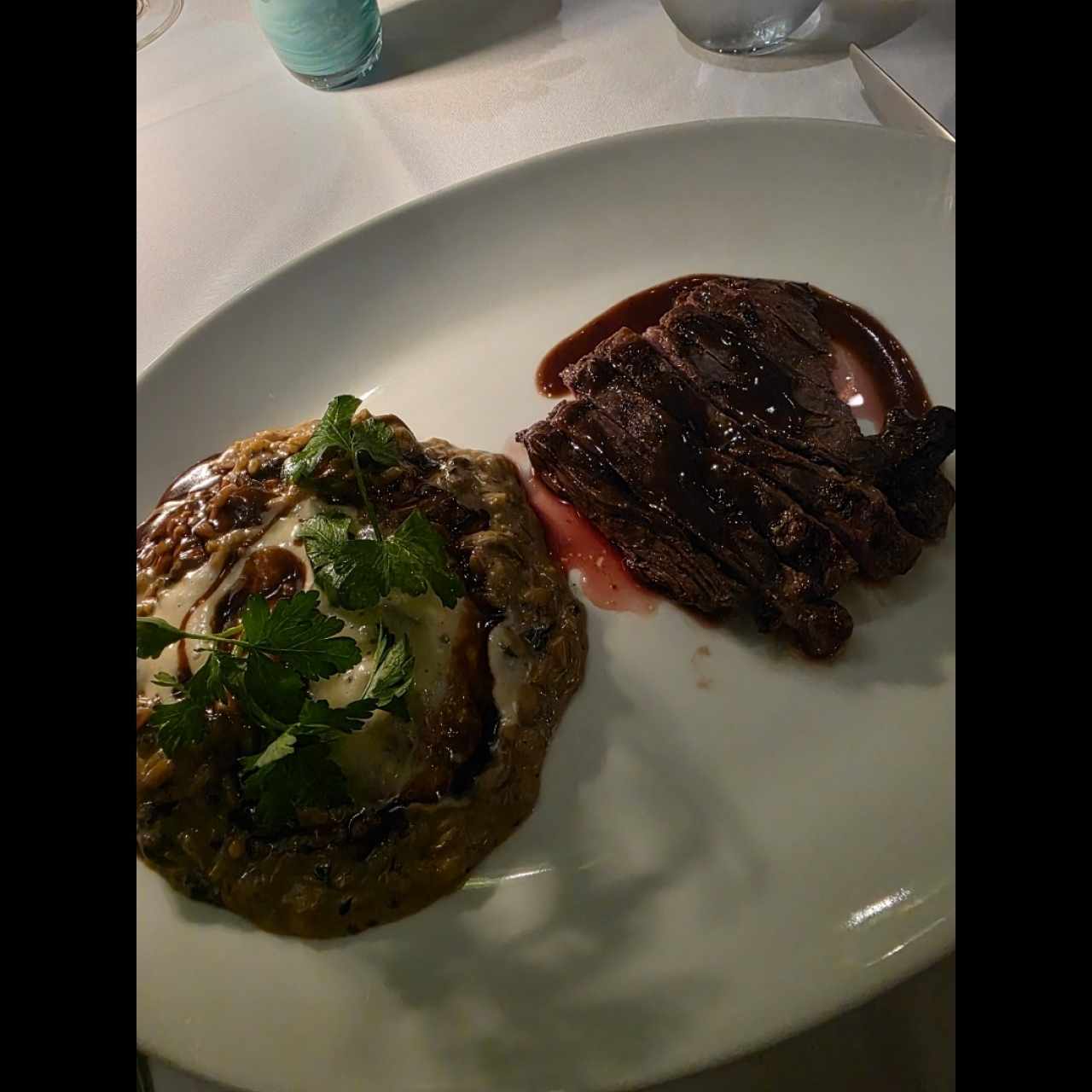 Risotto cremoso de mezcla de setas con entraña