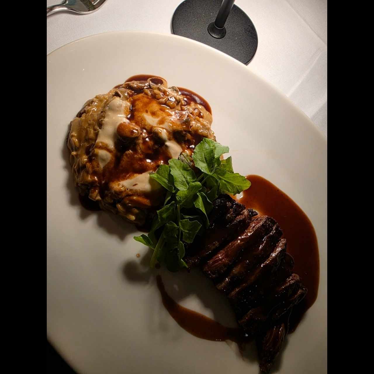 Risotto cremoso de mezcla de setas con entraña