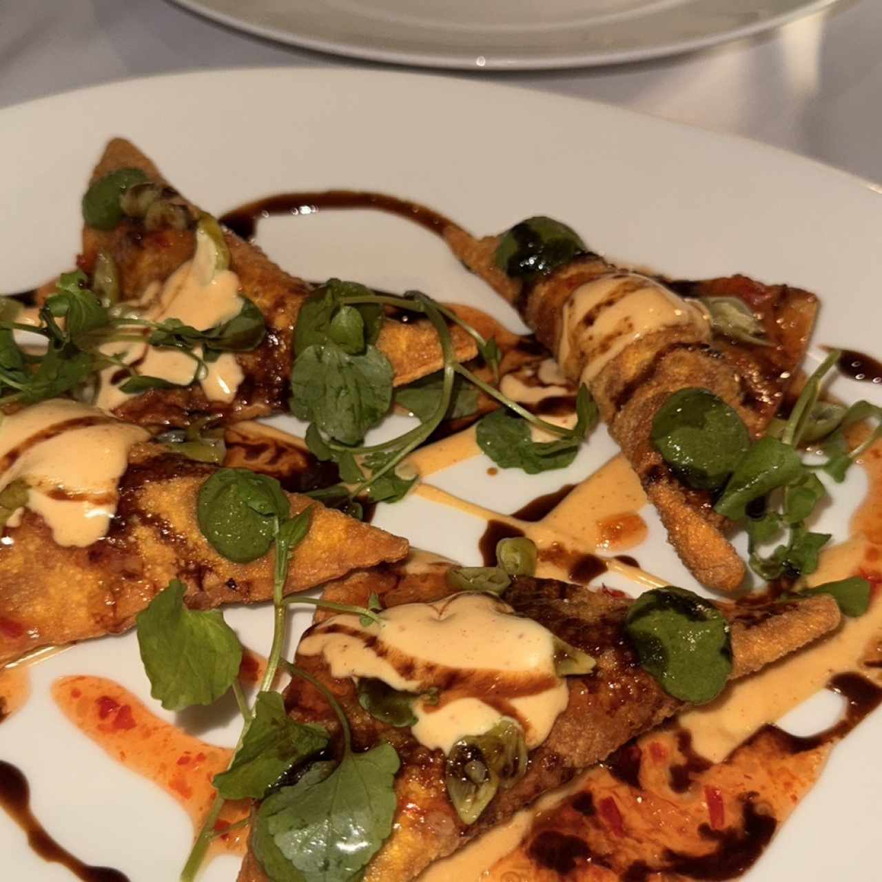 Empanaditas de wanton crujientes con chistorra