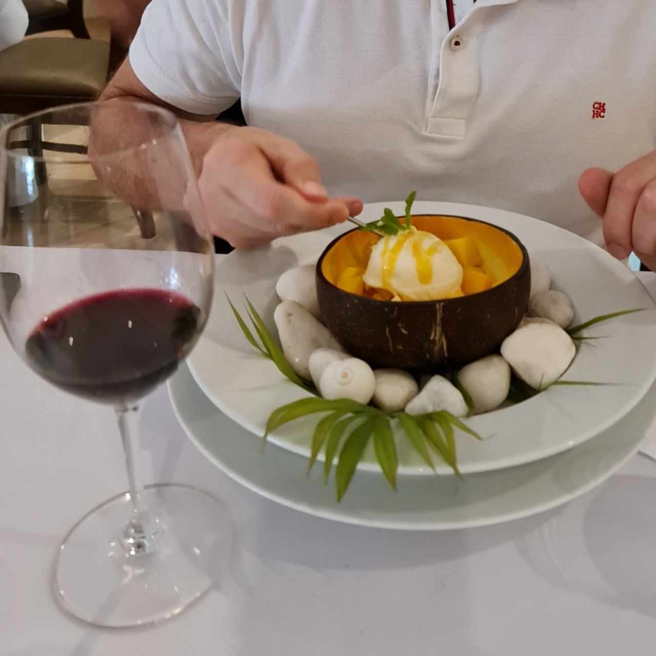 Mango maracuyá y helado de coco