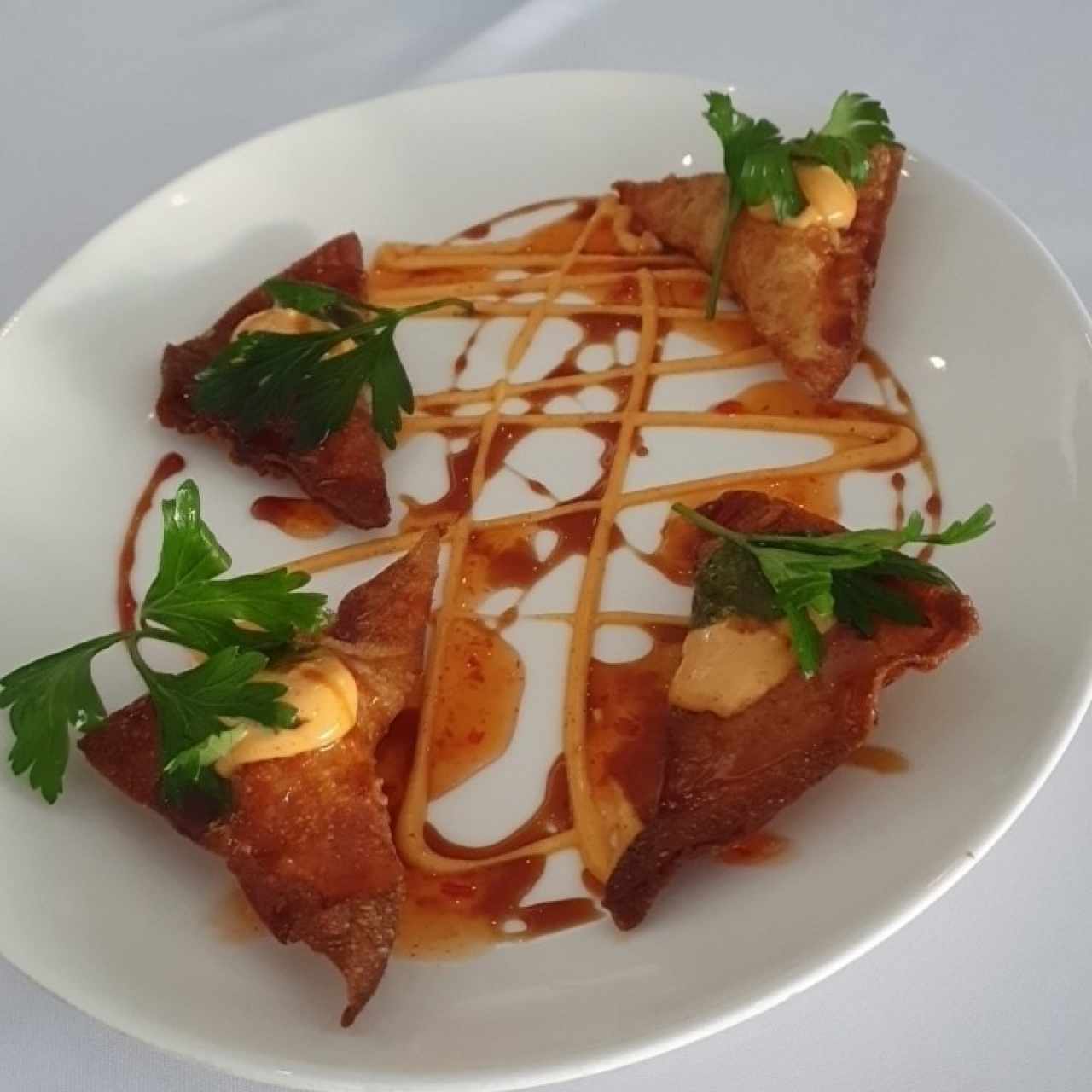 Empanaditas de wanton crujientes con chistorra