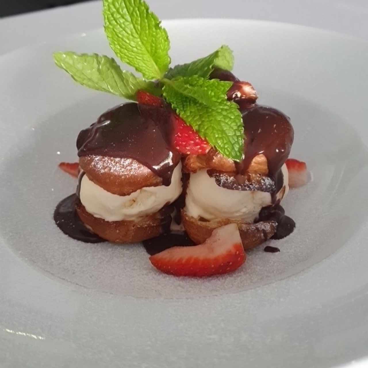 NUESTROS POSTRES - Profiteroles