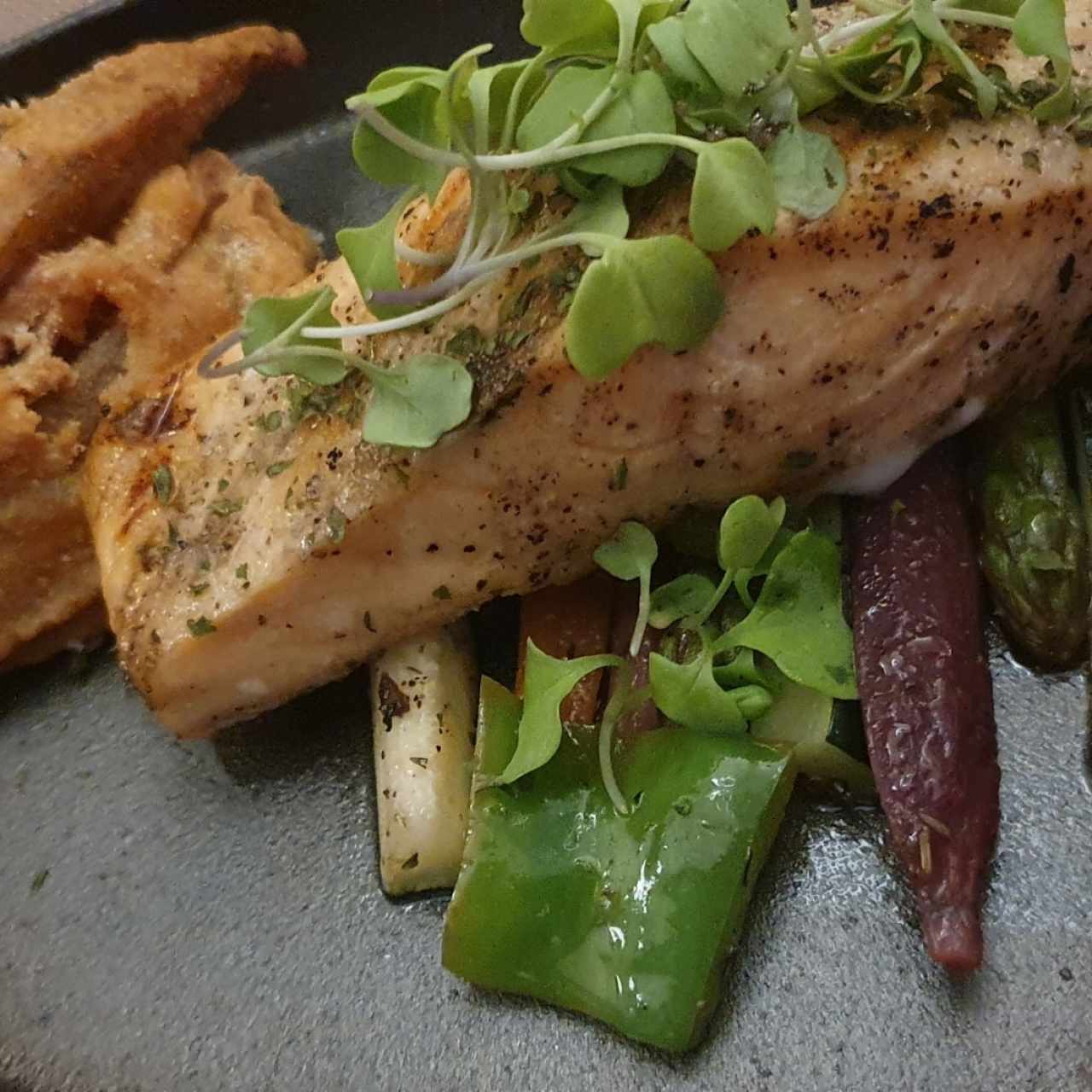 Platos Fuertes - Salmon