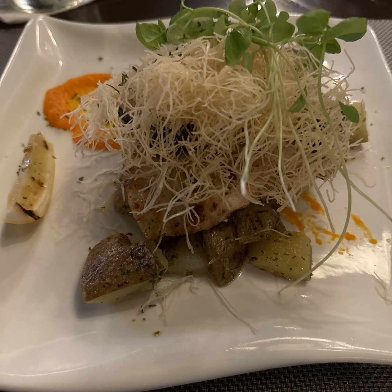 Robalo con papas rusicas
