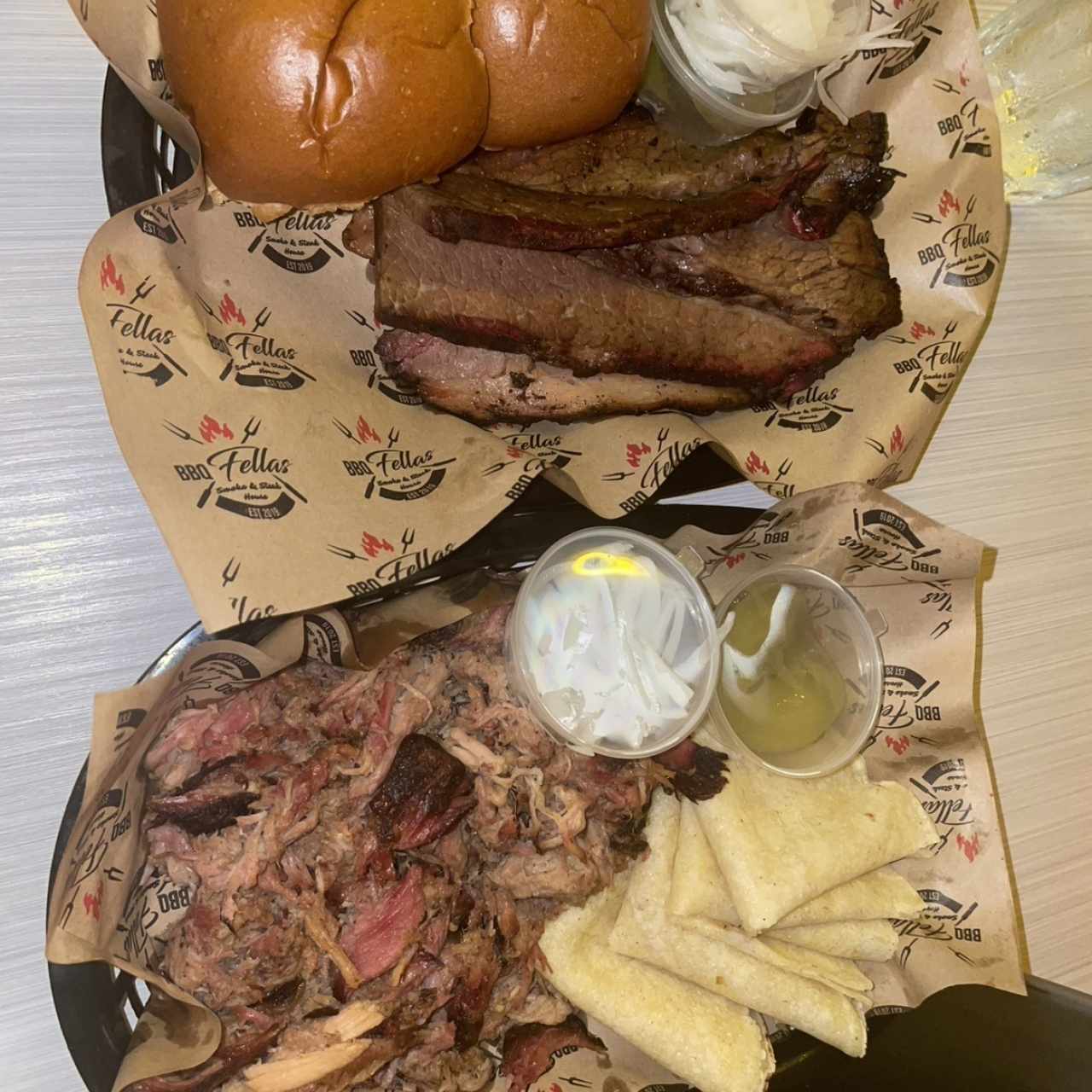 1/2 Lb. De Brisket y Pulled Pork