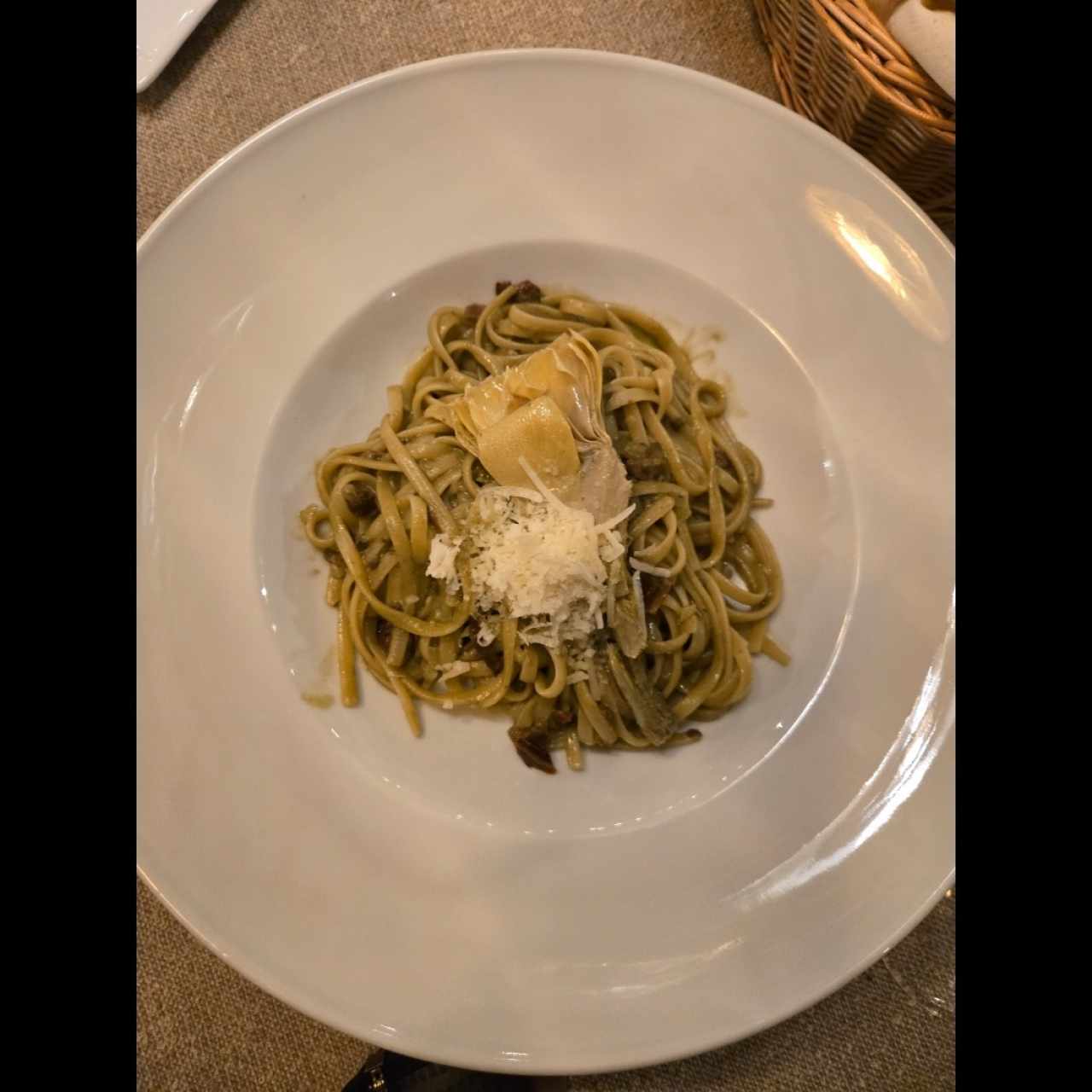 spaghetti con alcachofas