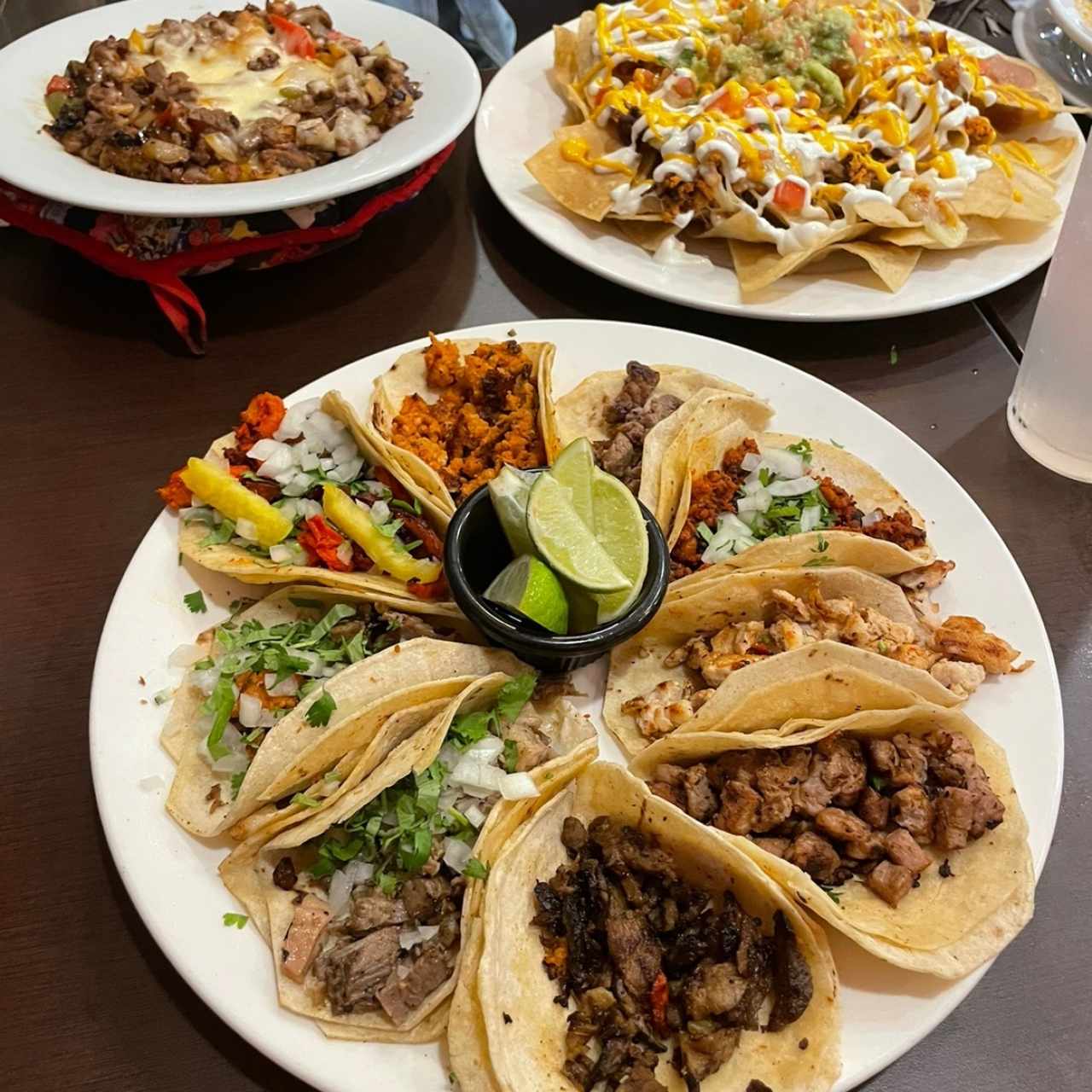 La botanera + Nachos al pastor 