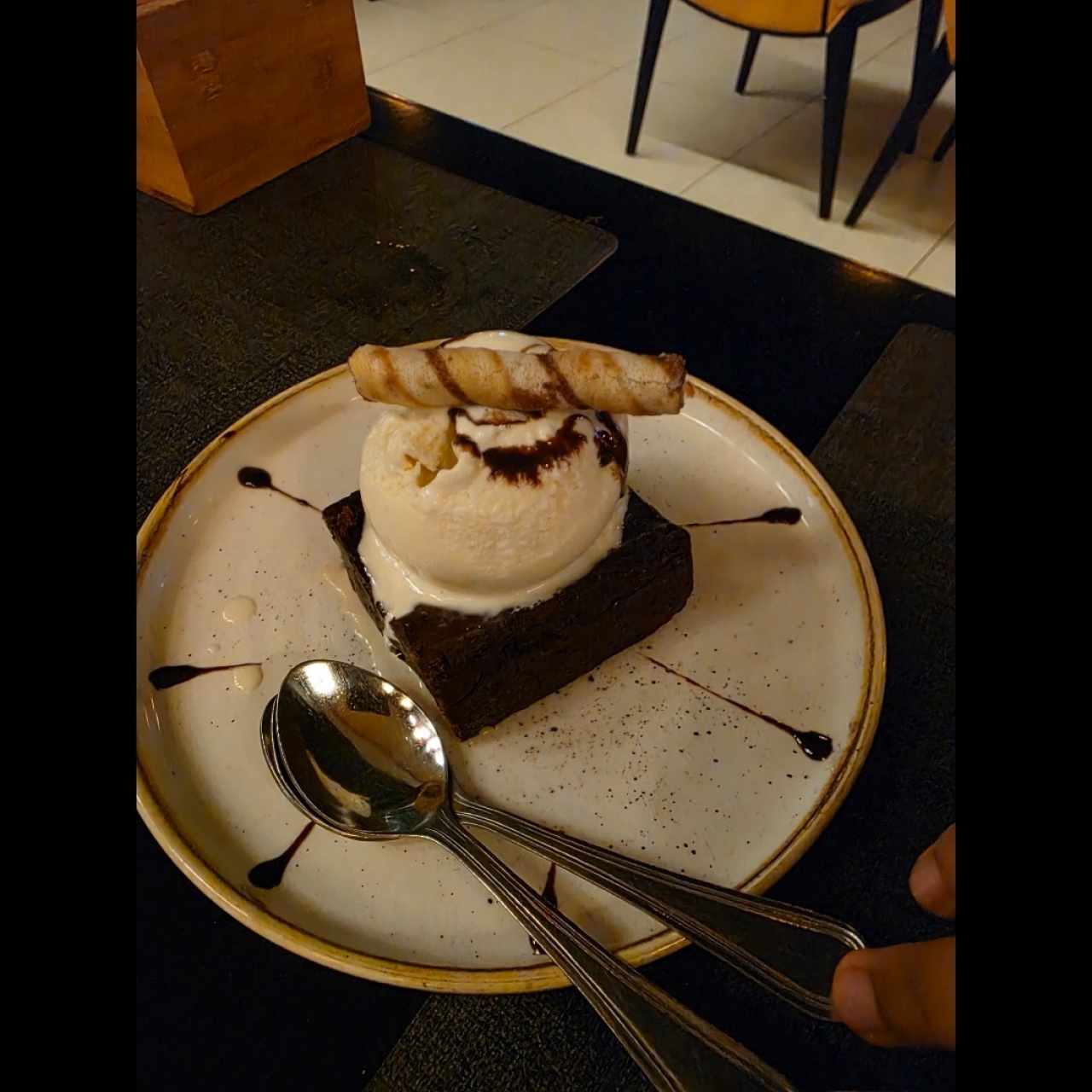 Brownie con helado