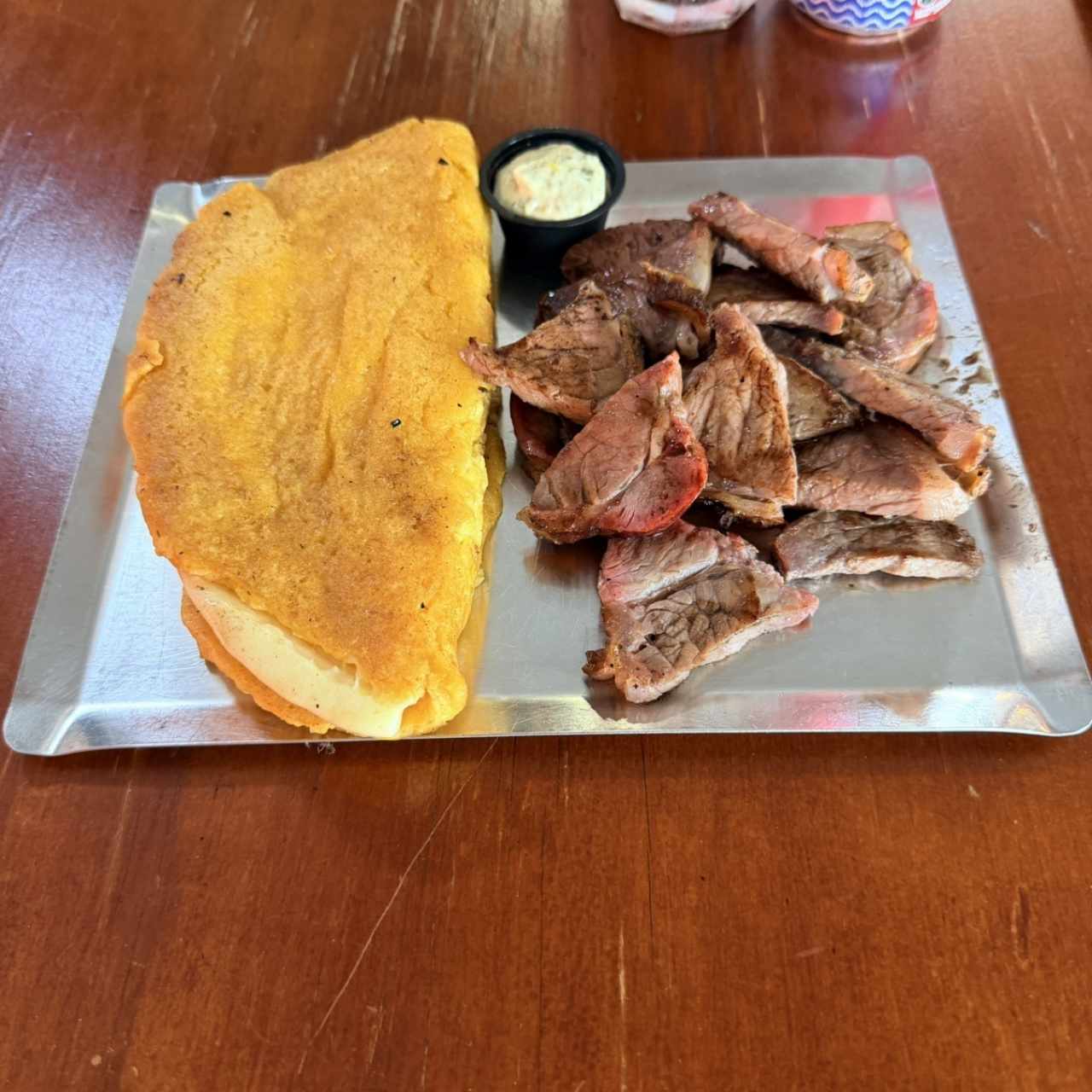 Parrillada de carne con Cachapa 