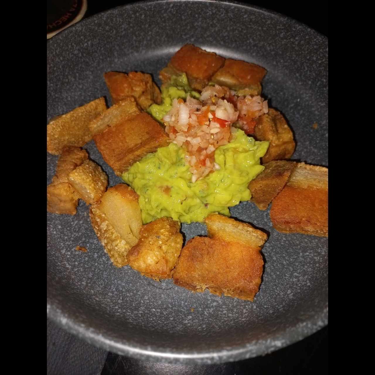 CHICHARRONES CRUJIENTES DE CERDO
