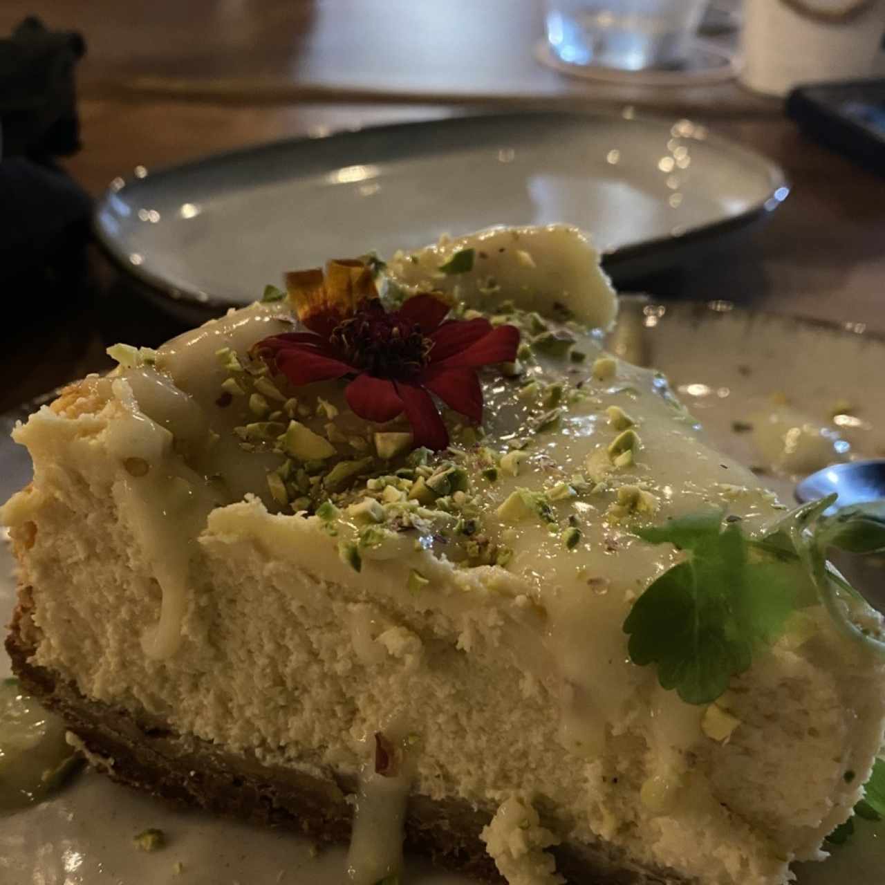 CHEESECAKE DE PISTACHO CON COBERTURA DE PISTACHO