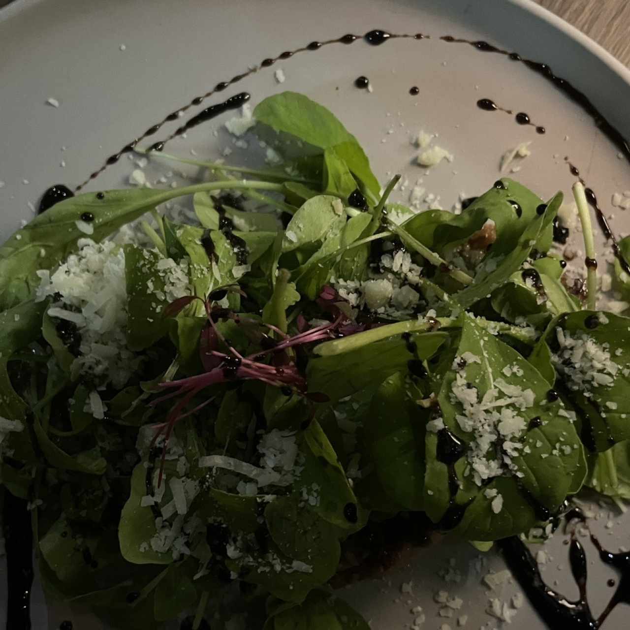 LOMO DE RES EN INFUSIÓN DE PIMIENTAS Y BURDEOS