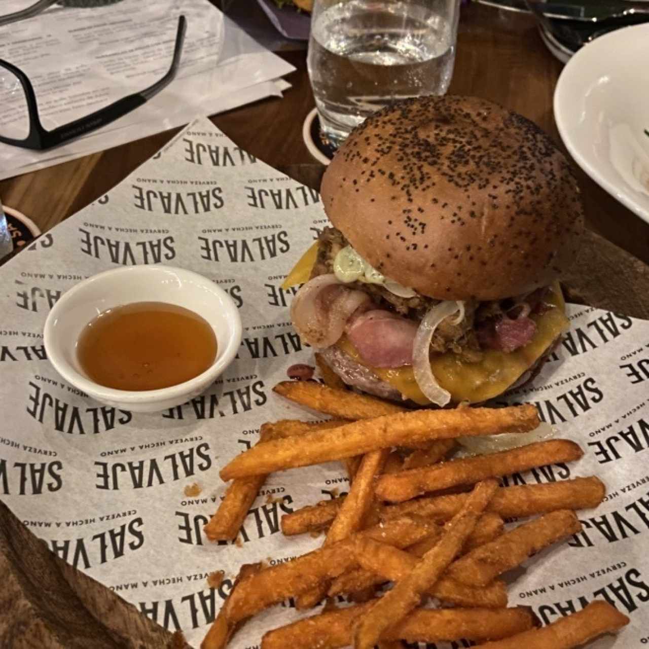 PLATOS PRINCIPALES - HAMBURGUESA SALVAJE