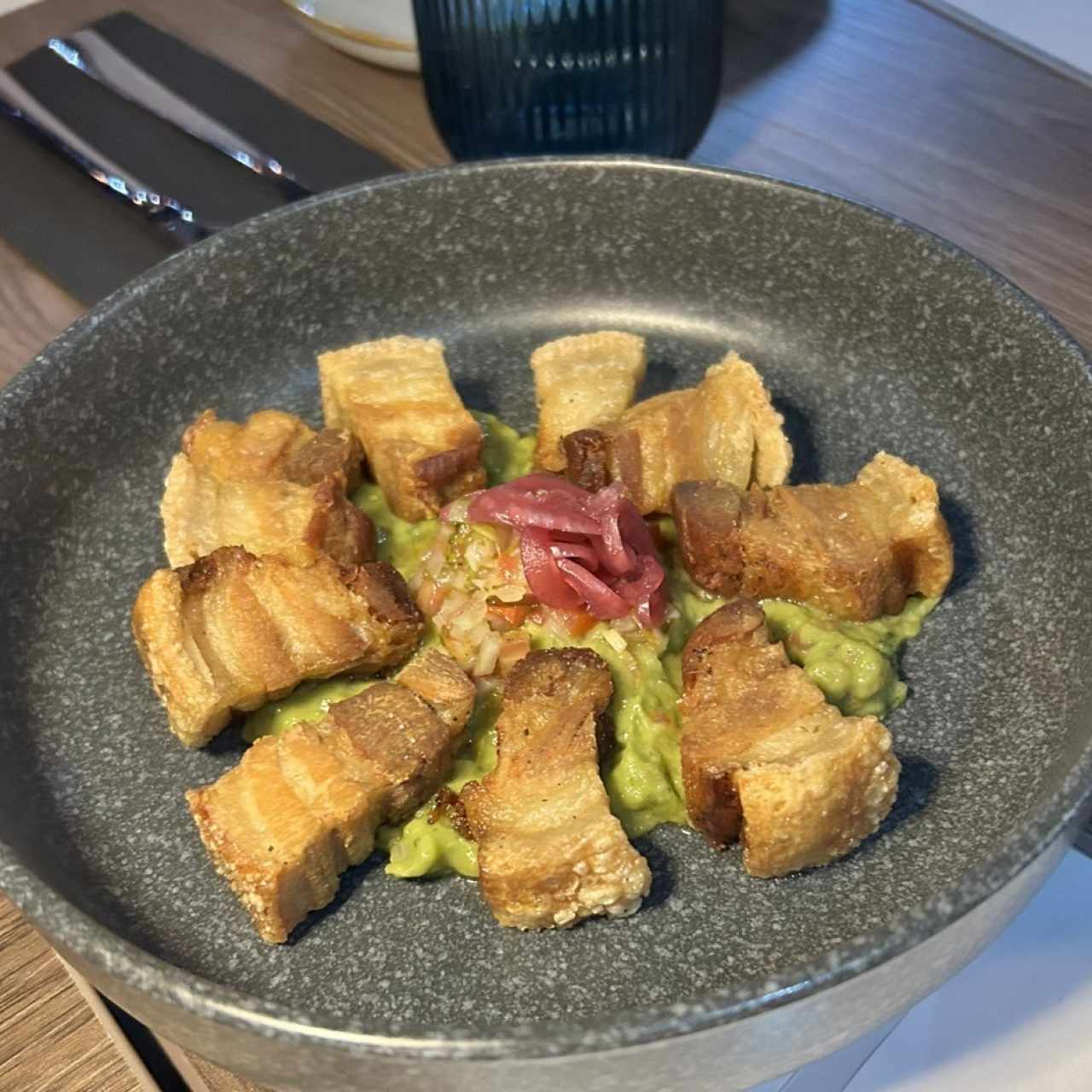 CHICHARRONES CRUJIENTES DE CERDO