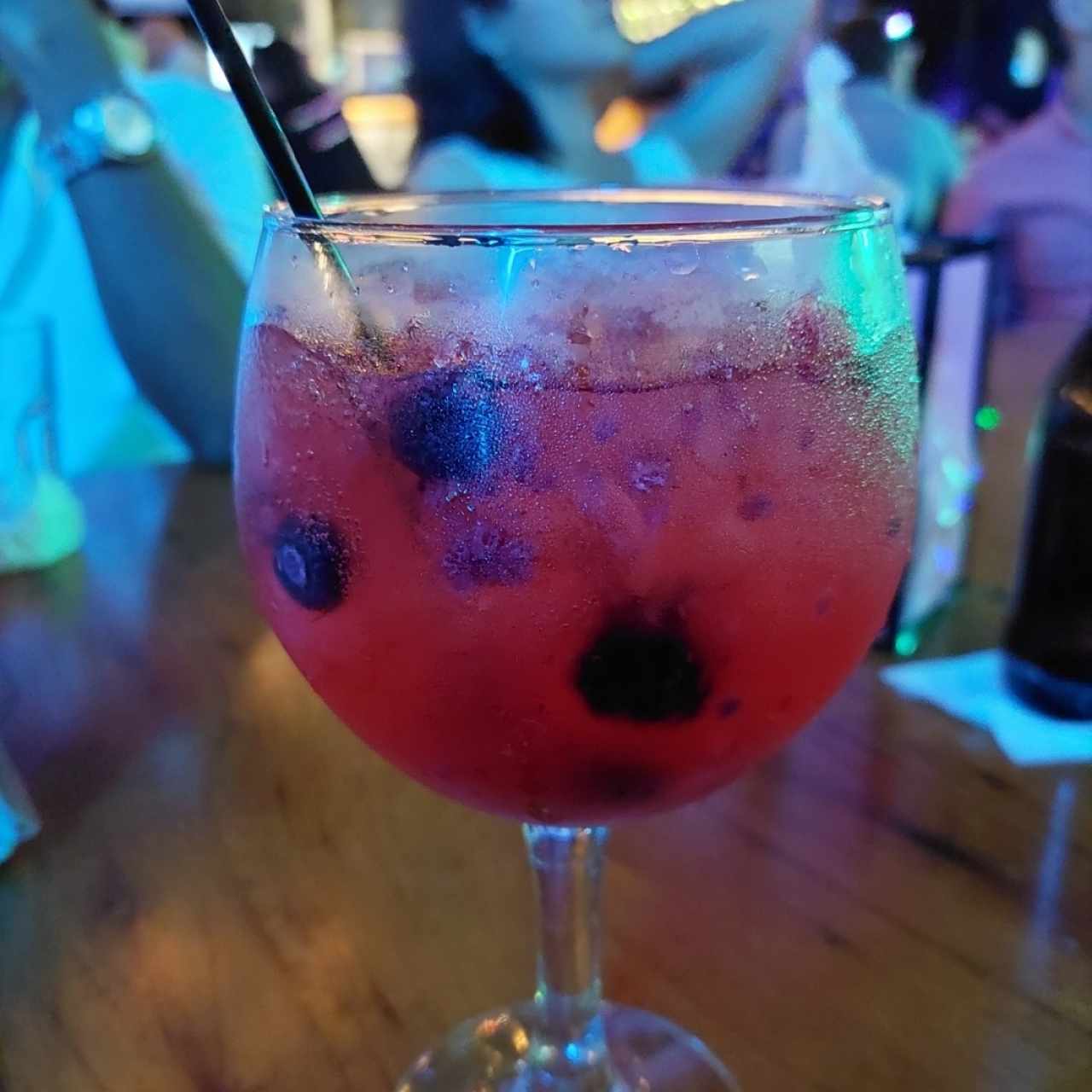 gin tonic de frutos rojos 