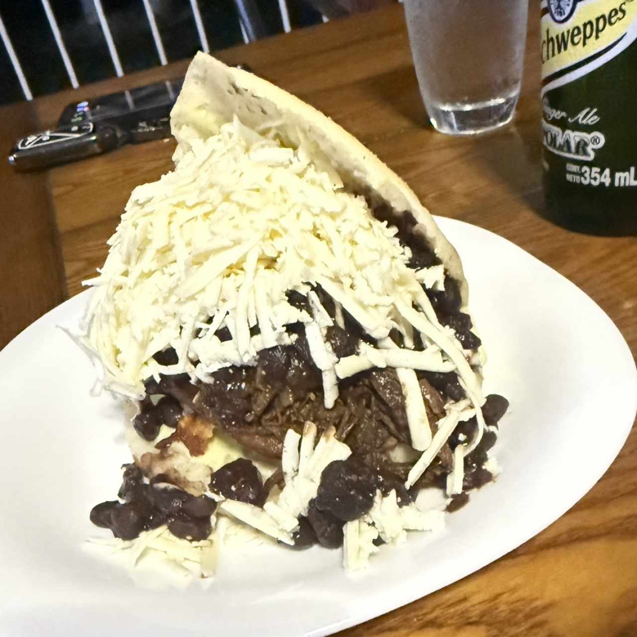 Arepa Vegana con Pabellón